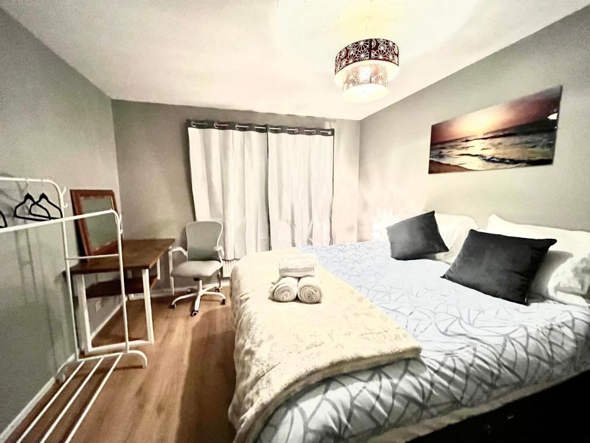 סנדהרסט Spacious 3 Beds Cozy Home For Family And Contractors מראה חיצוני תמונה